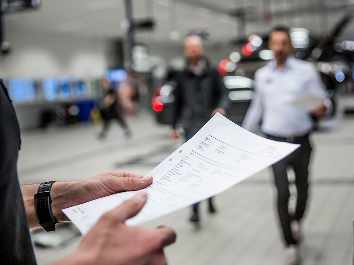 Efter service får du alltid ett års garanti på arbete och reservdelar. Efter service får du alltid ett års garanti på arbete och reservdelar.